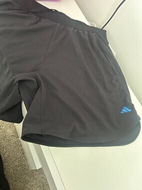 Adidas Women Shorts *S* L7